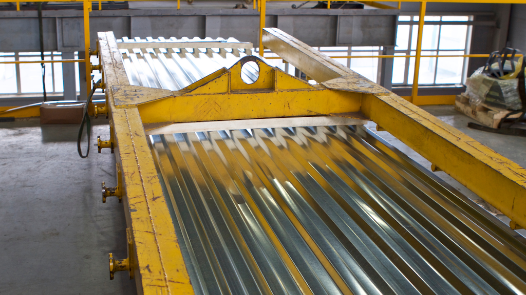 Galvanized profiled steel sheets in packs⁠